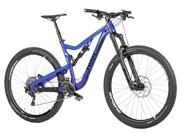 Zum Vergleich: Das <a href="https://www.awin1.com/cread.php?awinmid=11768&awinaffid=471469&clickref=B+Rosebikes+Root+Miller+2&ued=https%3A%2F%2Fwww.rosebikes.de%2Frose-root-miller-2-2696897" target="_blank" rel="noopener noreferrer nofollow">Rose Root Miller 2</a>* von 2017 kostete unter 3000 Euro.
