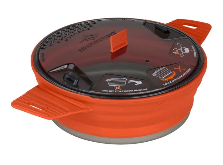 Folding pots, such as the Sea To Summit X-Pot, save a lot of space compared to classic aluminium pots and are therefore worth their weight in gold when bikepacking.