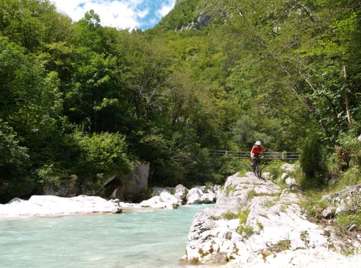   Man möchte sich einfach reinwerfen: „Fluss aus Glas“ wird die Soca auch genannt.