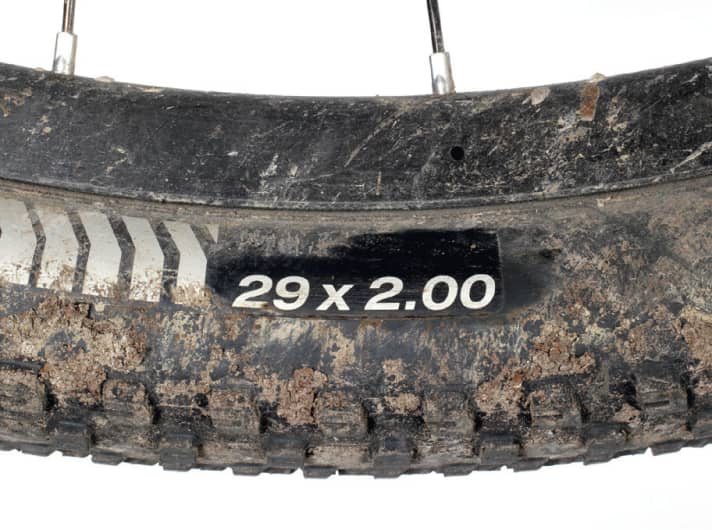   The narrow, low-profile Bontrager tyres feel fast, but the risk of punctures is always present because the tyre only has a small volume.