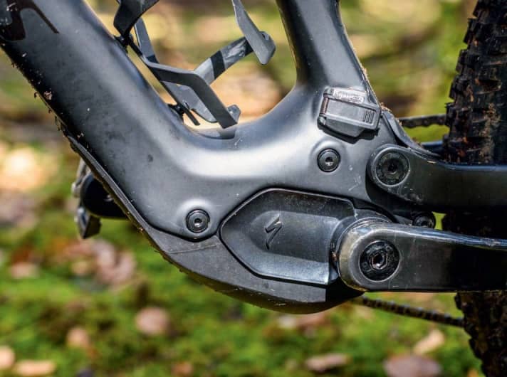 The SL 1.2 drive is equally at home in aluminium and carbon chassis. With a maximum of 320 watts and 50 Newton metres, the power is at TQ level and the Specialized is also very efficient.