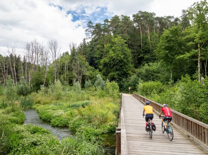 Radweg an der weißen Ernz bei La Rochette
