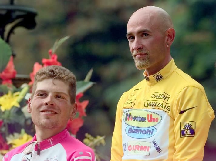 Jan Ullrich (left) and Marco Pantani on the podium of the 1998 Tour de France