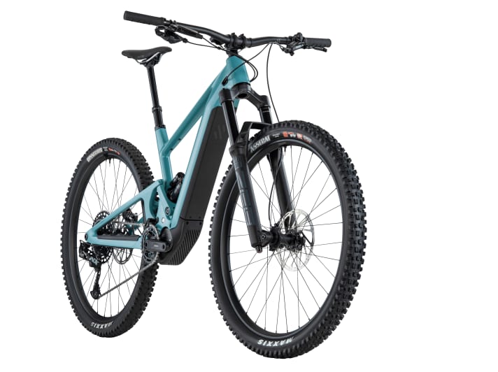 Das Scor 4060 Z NX für 7499 Euro kommt in Hellblau oder Schwarz.
