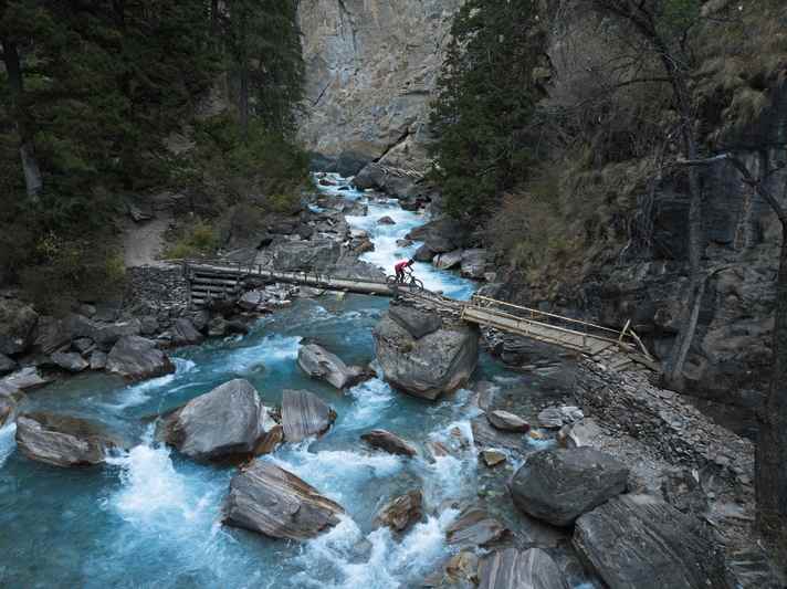 Deep in the highest mountains in the world: landscape artist Kilian Bron.