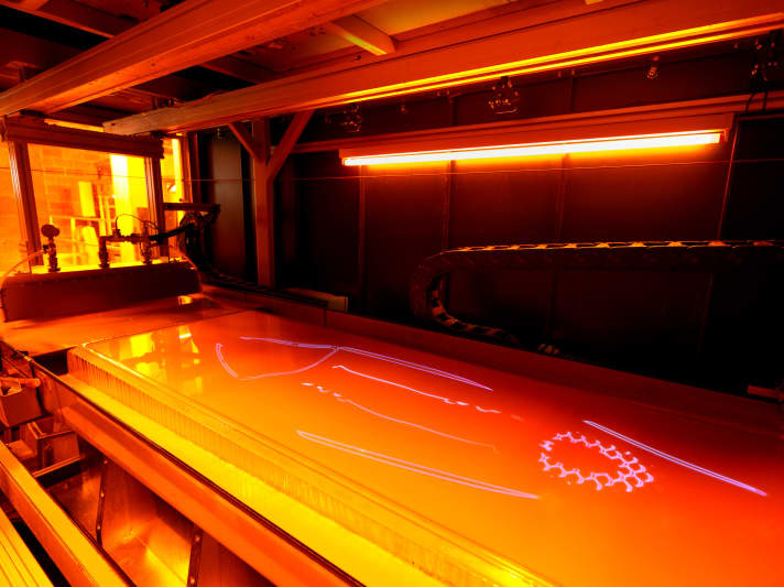 Moderne 3D-Drucker können alle erdenklichen Formen und Wandstärken von nur 0,6 Millimetern realisieren. Das ermöglicht extremen Leichtbau bei absoluter Design-Freiheit. Filigrane Gitternetzstrukturen könnten noch einmal zu einer deutlichen Gewichtsreduktion führen, damit wären sogar Rahmen um 1000 Gramm möglich.