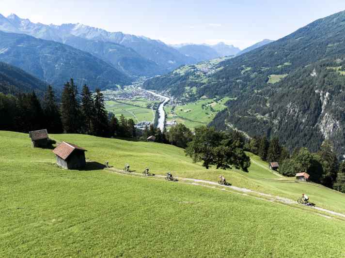 Wenn die Maxxis BIKE Transalp eines bietet, dann sind das großartige Berg- und Talblicke.