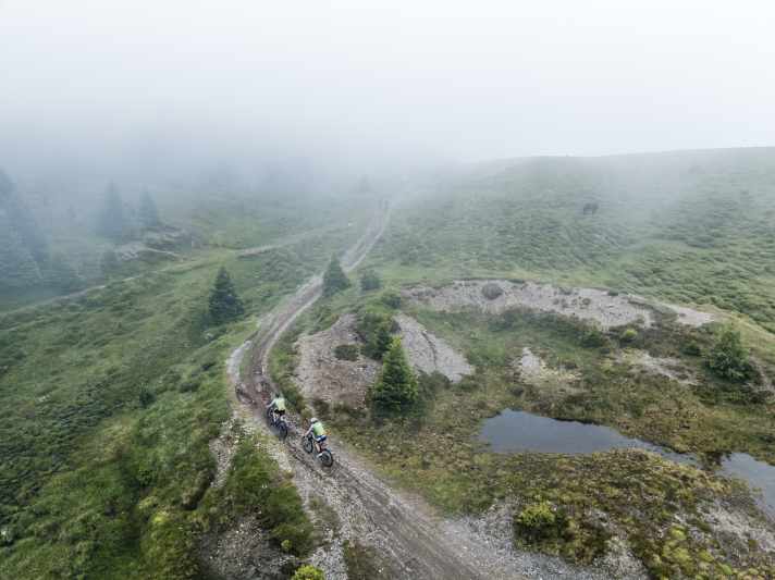 Mental strength plays a decisive role on long climbs. If the next bend is not in sight, the next terrain feature is also suitable as an intermediate goal.