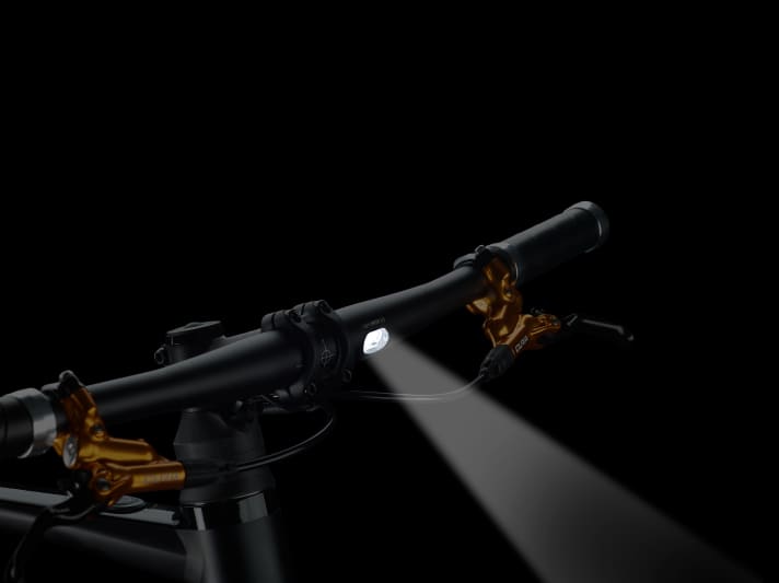 The lighting is fully integrated into the handlebars and seat post.