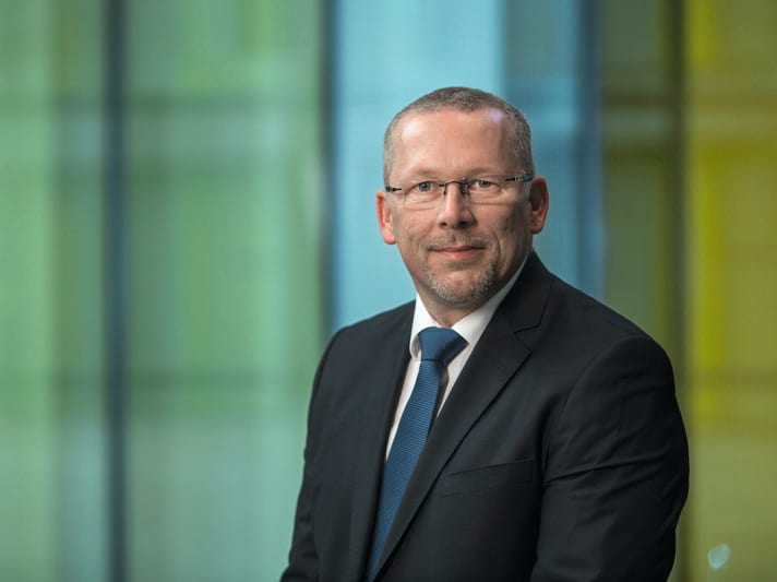 Thomas Reynartz. He was responsible for the pilot project in Berlin and Brandenburg, where the
"Yellow Angels" also provided breakdown assistance to cyclists and e-bikers in addition to motorists
and e-bikers - provided they are members of the ADAC.