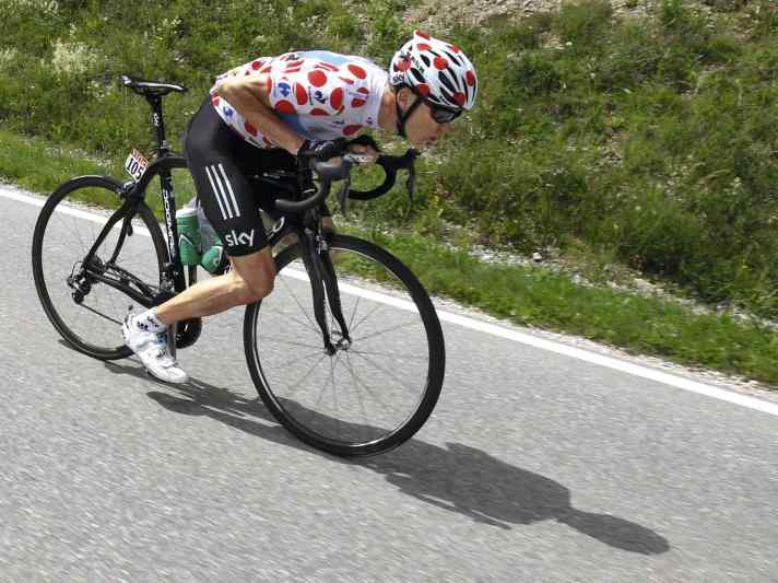 Précurseur : Chris Froome a inauguré la phase des attaques victorieuses en descente - ici dans la position "Super-Tuck", désormais interdite.