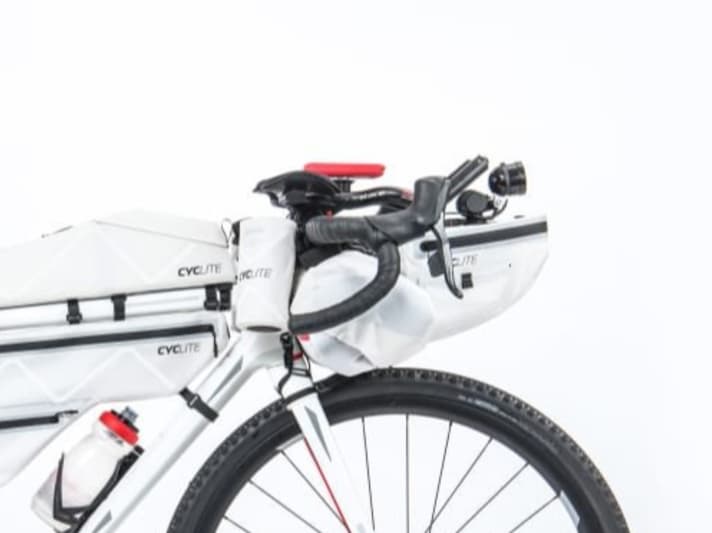 Here an aerobar bag is mounted in front of a handlebar roller
