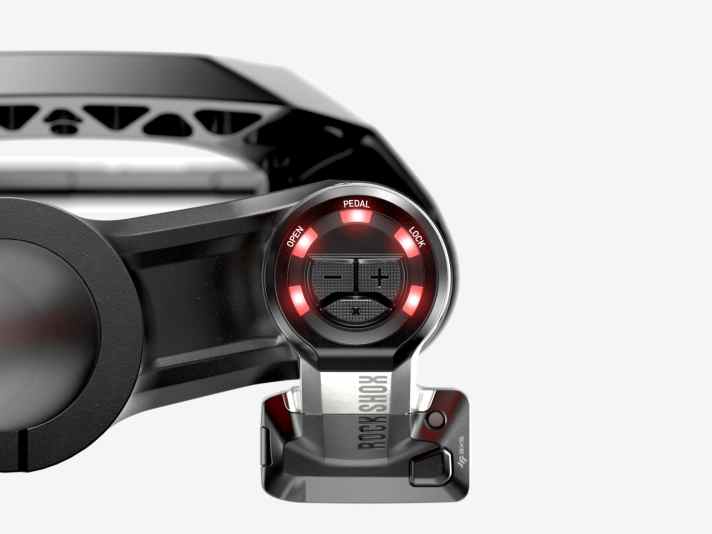 All red: This is how the activated Launch Control mode is displayed on the fork crown.