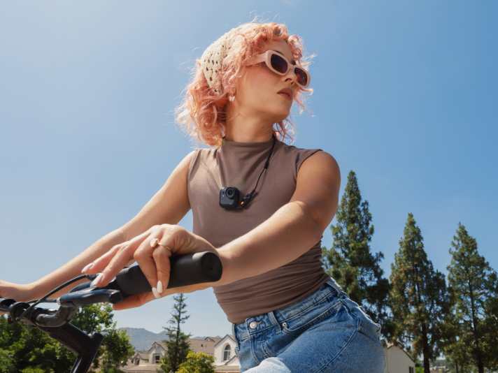 ... oder an der Kleidung mit den magnetischen Haltern. Dann aber Helm nicht vergessen!