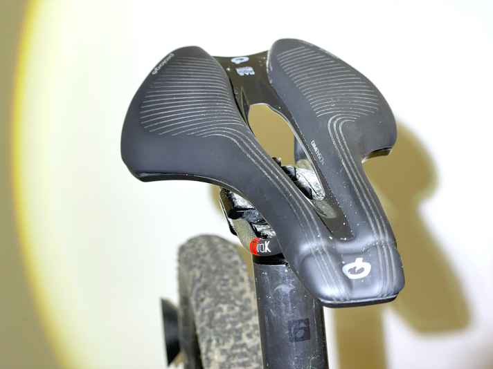 The Dimension from Prologo is characterised by a flat seat surface and slide control strips.