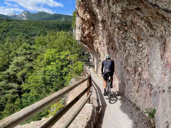 Radreisen für Gravelbiker: Es gibt neue Gravel-Routen in zwei verschiedenen Leistungs-Levels zum Gardasee.