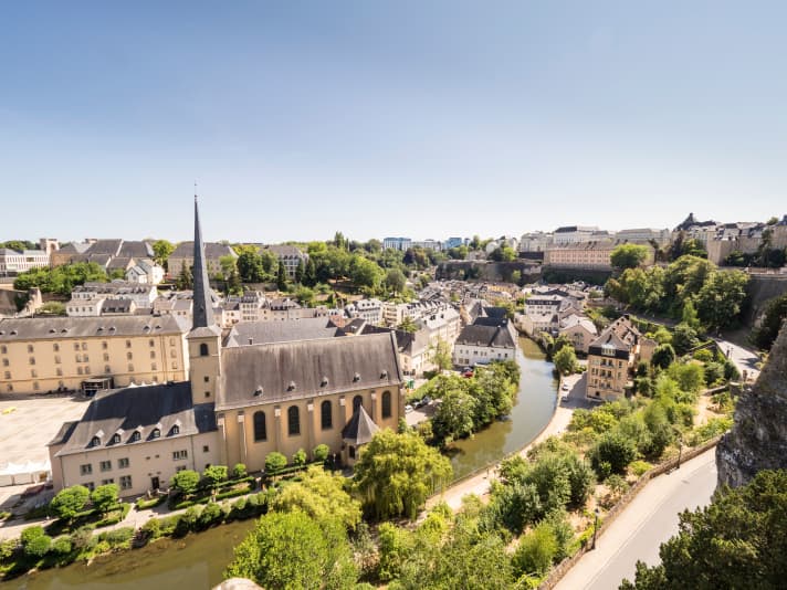 Startort Luxemburg-Stadt: Blick von der Stadtmauer in die Alzette-Schlucht