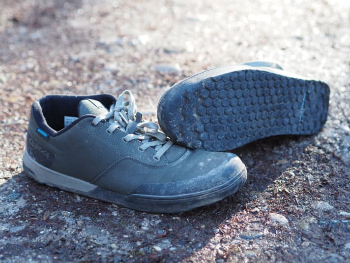 Dass Shimano Schuhe kann, ist seit langem bekannt. Auch die GF600 Flatpedal-Treter machen hier keine Ausnahme