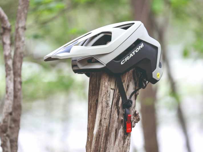 A lot of protection - but also a lot of weight: Cratoni equips the Madflex with MIPS and Recco sensor