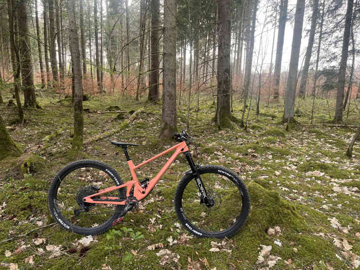 Schick kommt es daher, das Scor 4060 ST GX. Doch ist es auch dem Dauer-Freeride-Einsatz gewachsen?