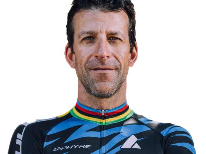 2012 stand er schon mal mit Robert Mennen auf dem Siegerpodest. Dieses Jahr soll es mit Urs Huber den zweiten Titel geben: Alban Lakata (44).