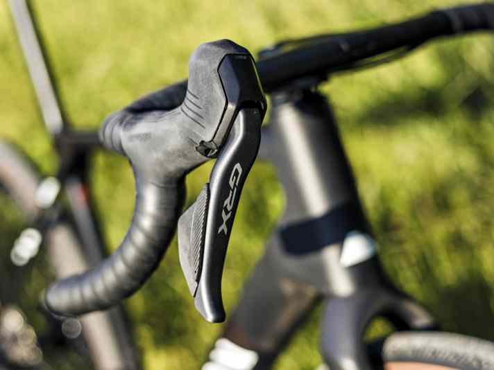 Viel Auflagefläche, guter Halt: Shimanos GRX-Hebel sind aufs Geländeradeln ausgelegt