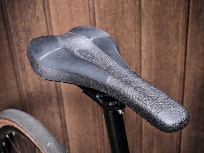 Cushion cover: Depending on personal taste, one of the Infinergy foam cushions is pulled over the saddle frame