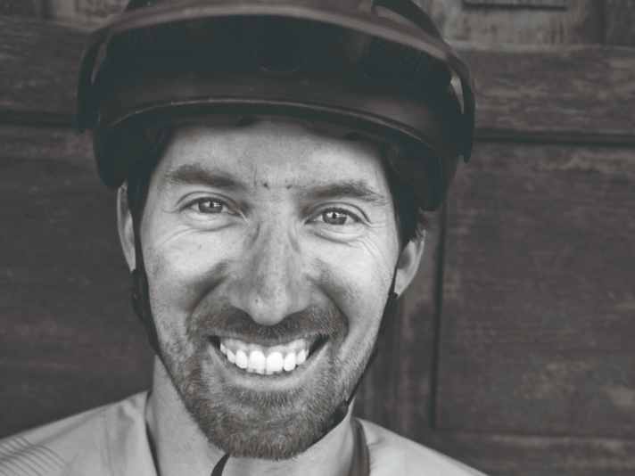 "A life without mountains is no longer an option for me," says the Innsbruck resident by choice. Hence the company name Flatsucks.