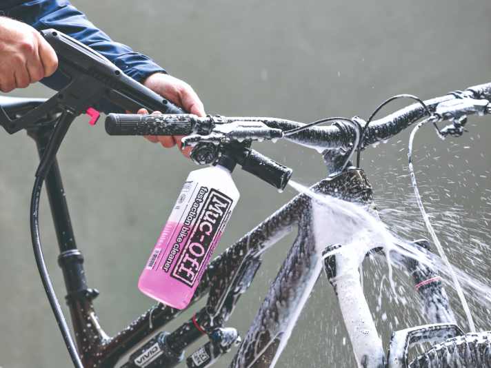 With its foam function, the Pressure Washer could also make a good impression at foam parties