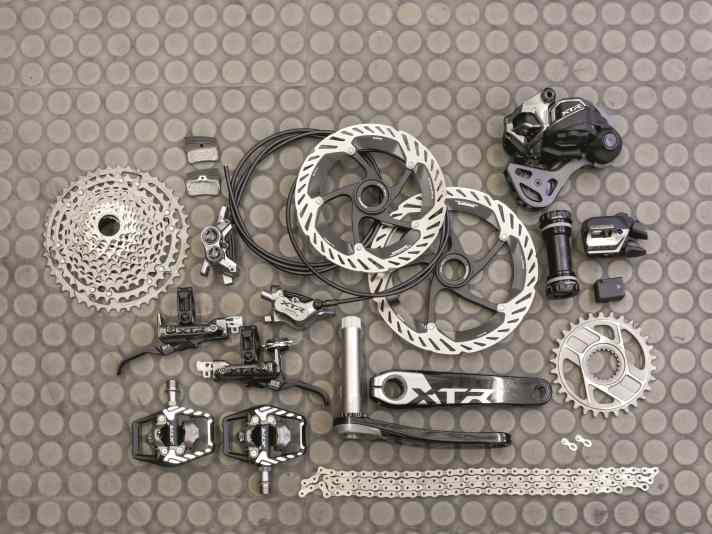 In the option for trail and enduro bikers, the new Shimano XTR is supposed to shine above all with robustness, stiffness and power. We put the promises to the test.