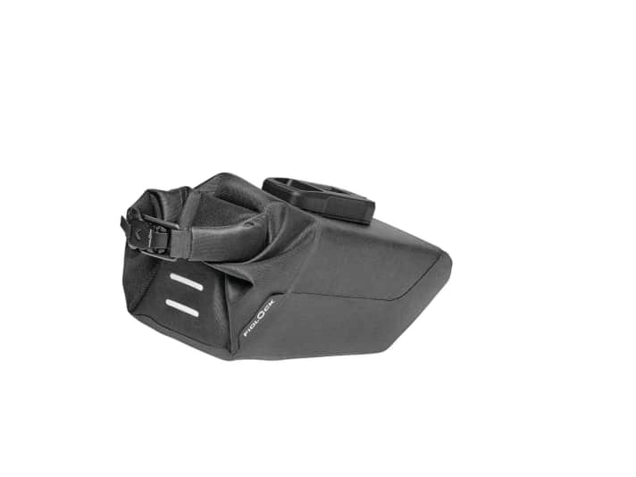 Click and hold: the new Fidlock Saddle Bag sits securely under the saddle thanks to its patented magnetic fastening and offers storage space for the essentials when travelling.