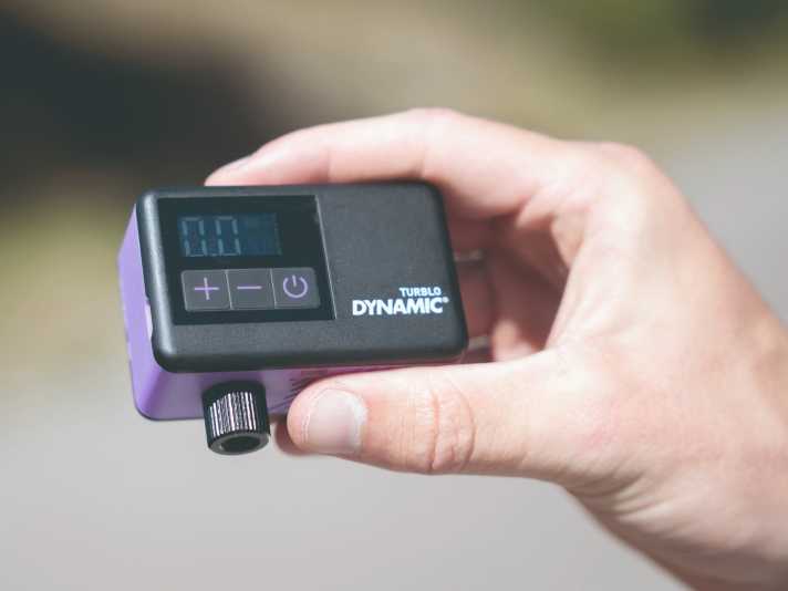 Winzling mit ordentlich Power: Die Dynamic Turblo schafft bis zu sechs Reifen mit einer Akku-Ladung.