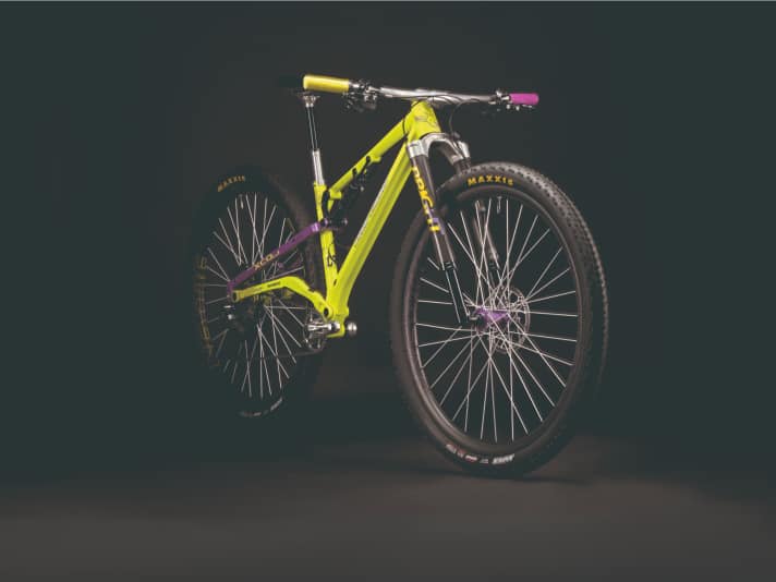 Gefertigt von Hand in der Schweiz: Dead Rabbit XCO 32“ | Marathon | 97/100 mm | ab 2590 Euro.