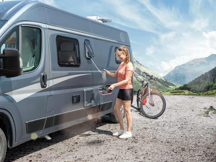 Self-sufficient is the big keyword when it comes to freedom first on four wheels and then on two. But the same applies here: use resources sparingly and minimise the ecological footprint.