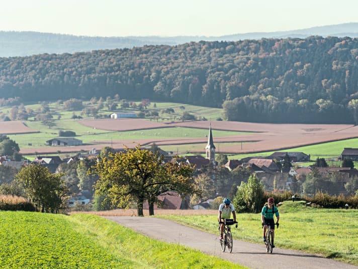 Ride the waves! In the hills of the Sundgau in the border triangle of France, Switzerland and Germany, there are cosy little villages.