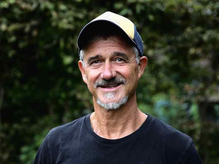 Josh Welz war bereits von 2002 bis 2019 Chefredakteur der BIKE. 2006 koppelte er FREERIDE von BIKE ab, 2016 gründete er das EMTB-Magazin. Die letzten vier Jahre hieß es für den diplomierten Sportwissenschaftler “E-MTB only”. Nun freut er sich, in der neuen BIKE endlich alle Spielarten des Mountainbikens abbilden zu können. Ab BIKE 11/2024 übernimmt Josh Welz wieder das Kommando bei Europas größtem Magazin für Mountainbiker.