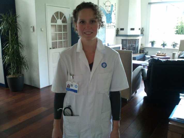 The first time in a white coat: Anne Terpstra completed a bachelor's degree in medicine.