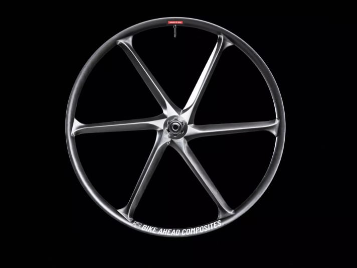 Advantages of carbon fibre: low weight, elegant look, very high rigidity. Disadvantages of carbon fibre: unrideable if defective, high price.  