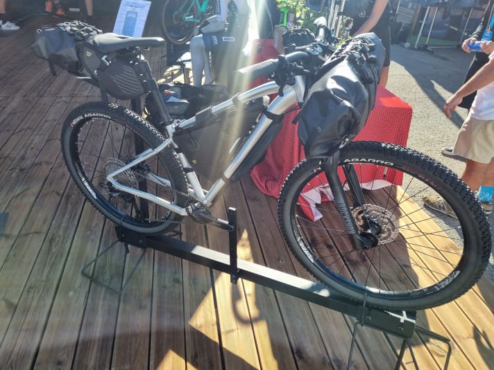 So you can go on tour: the Touring MTB Rockrider EXPL 700.