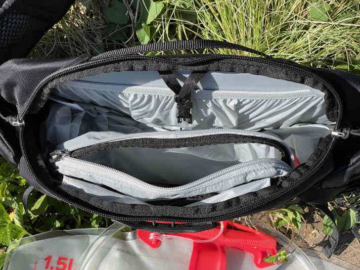 The inside is well organised with a goggle pocket and light-coloured fabric.