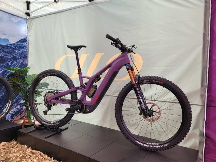The Cilo Tanay HC with 708 Wh and 140 mm travel.