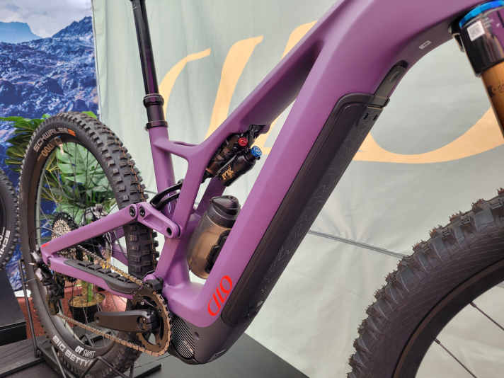 On the "HC" bikes from Cilo, the battery is classically removable from the down tube.
