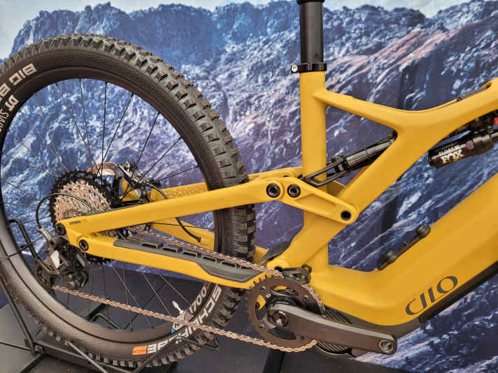 Straight seat tubes allow long telescopic seat posts!
