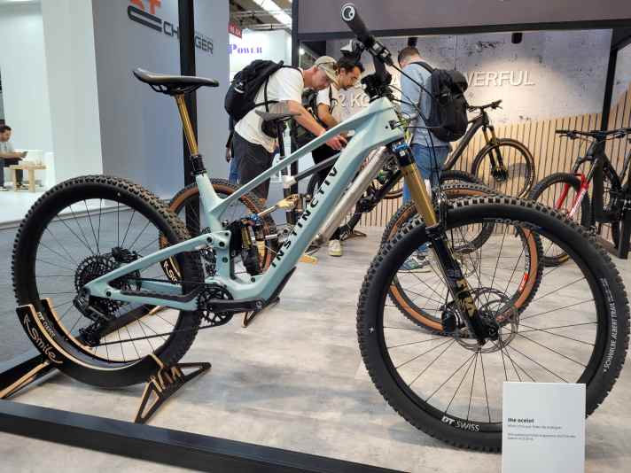 The Instinctiv Ocelot with 145 mm rear suspension travel is a real eye-catcher.