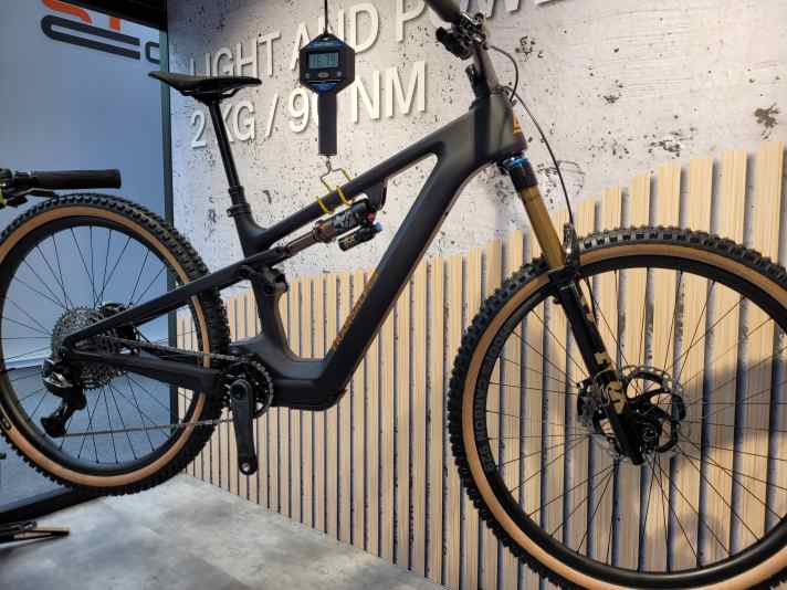 The show bike from Transalpes is said to weigh just 16.79 kilos.