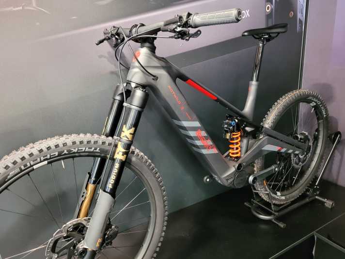 Ist das das Rotwild R.EXC DJI? Offizielle Infos zum vermeintlichen DJI-Enduro von Rotwild gibt es noch nicht. Doch es wäre nur logisch, wenn das R.EX einen Enduro-Bruder bekommen würde.