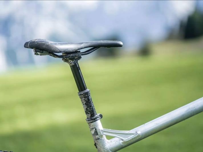 Die Teleskopstütze von BikeYoke spart Gewicht, bietet aber auch nur 80 Millimeter Hub. 