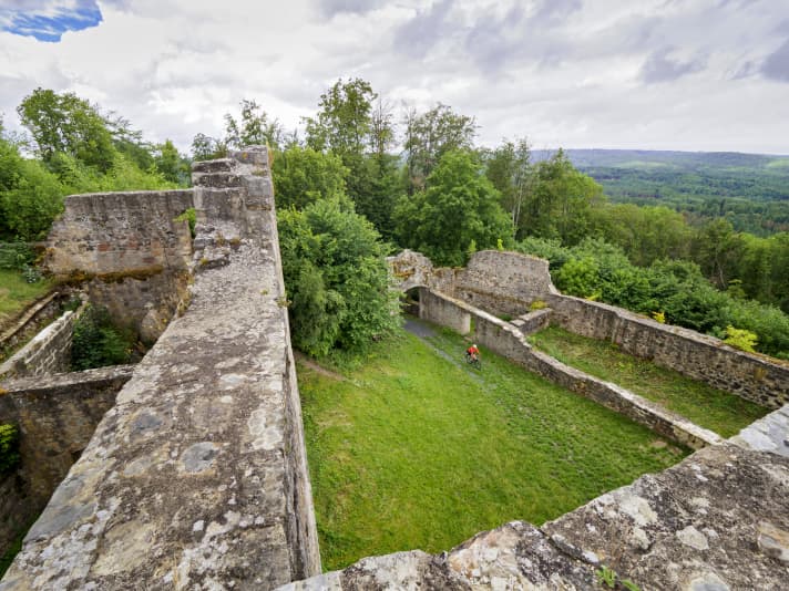 The ascent to the ruins of Bramberg Castle takes some effort, but the view is worth the effort.