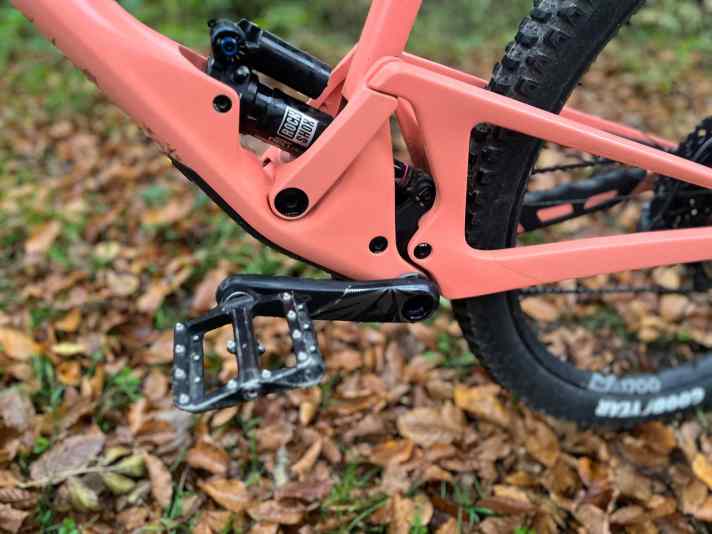 Tiefer Schwerpunkt, üppiges Tretlager. “Nein, das ist kein E-Bike, lieber Wandersmann!”