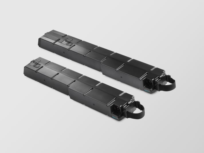 720 or 900 watt hours? Both variants fit into the Spectral:On without an adapter or conversion. Exception: frame size S. Only the smaller battery fits here. Weight: Just under 3.9 or just under 4.8 kilos.